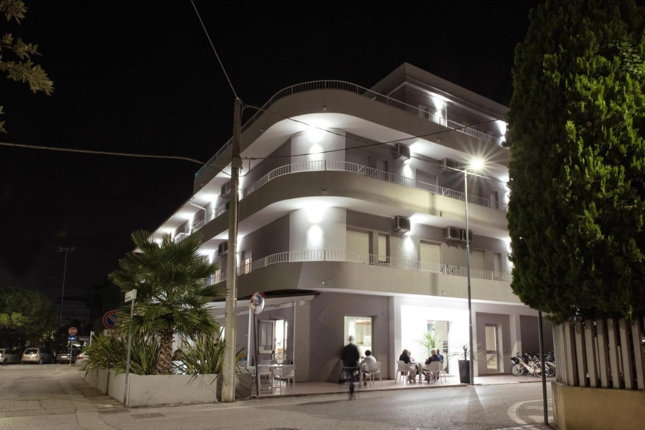 Adria Beach Hotel Alba Adriatica Ngoại thất bức ảnh